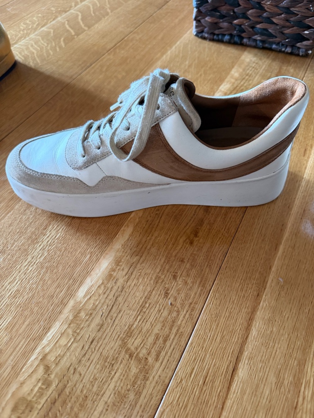 Vince Women’s White and Beige Low-Top Suede & Leather Sneakers Size 9 - Picture 5 of 10